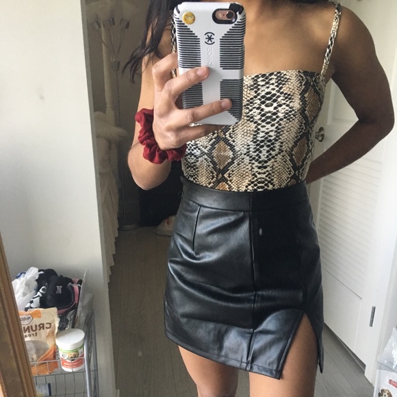 Black split faux leather mini skirt - Picture 1 of 2